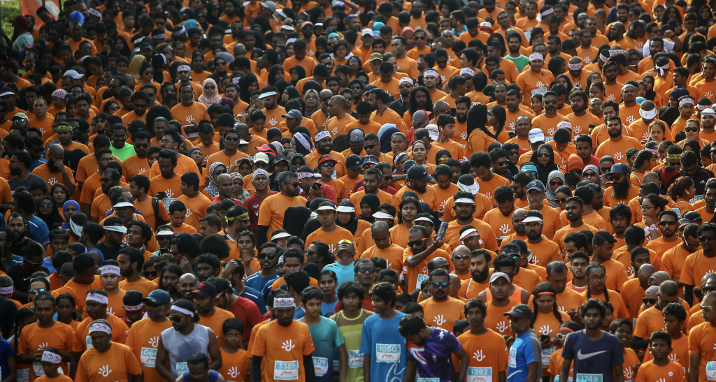 Aanmunge edhumuge mathin Dhiraagu road race gai baiverivumuge muhdhathu ithuru kohffi