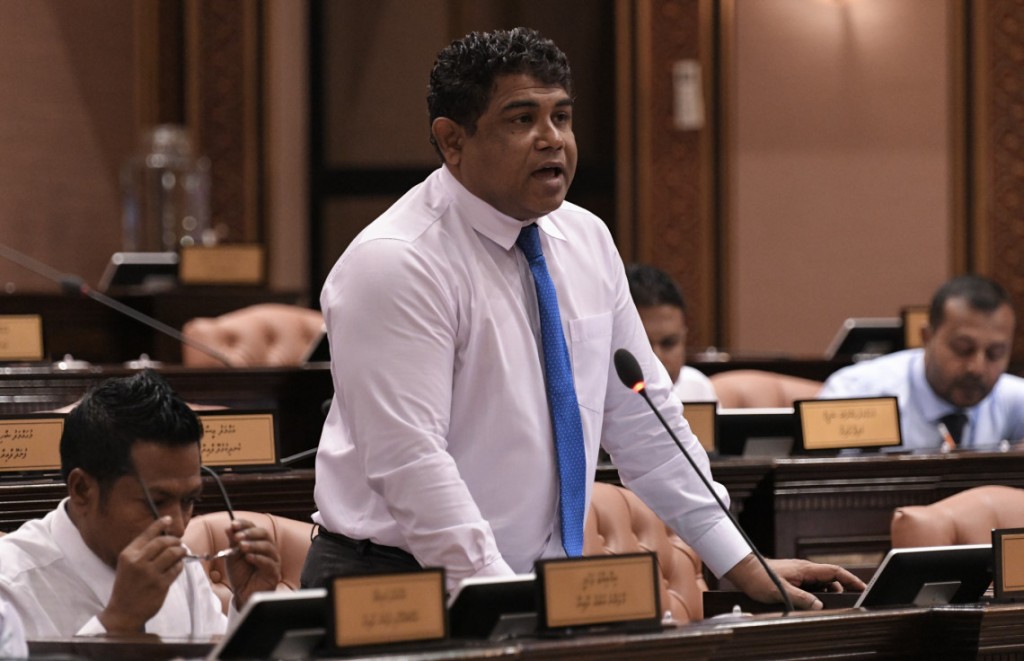 Beyhaai asaasee mudhaluge agu control  kureveynee bimu kuli aiyfoaraa agah thiri koggen: Bondey