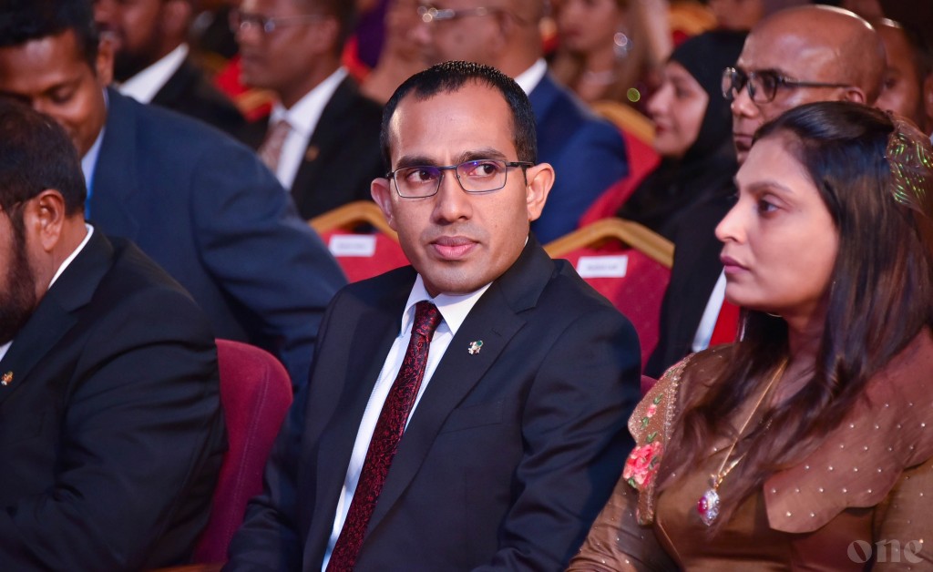 Maleeh vaki kurumaa gulhey gothun rasmeekoh adhi gotheh nuninman: Idhikolhu