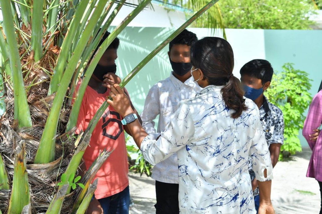 Dhaulathuge belumuge dhashugai thibey kudhinnah enmen alhailan jehey: First Lady