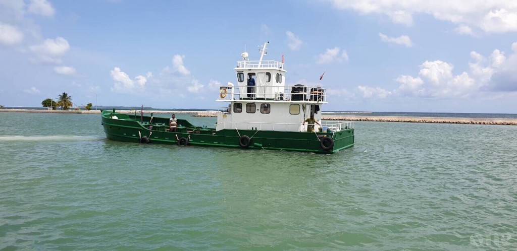 Fuel boat traveling to Male’ crash on reef