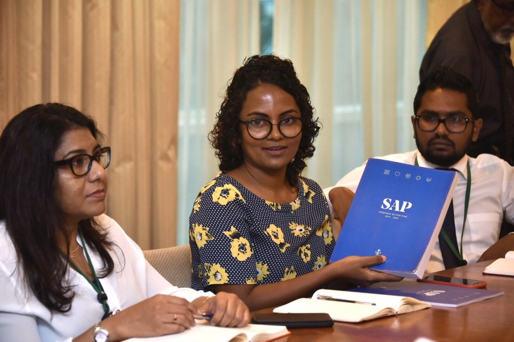 Amaazakee rayyithunah dhey hidhumaiy thah online koh dheveyne faseyha nizaameh gaaim kurun: Minister Shaunaa