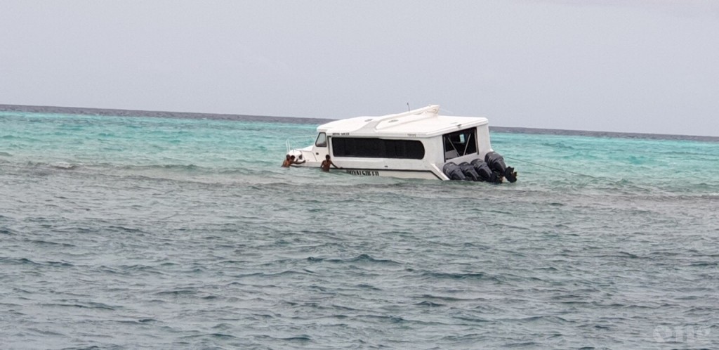 Speed boat traveling from Shaviyani Atoll crash on reef