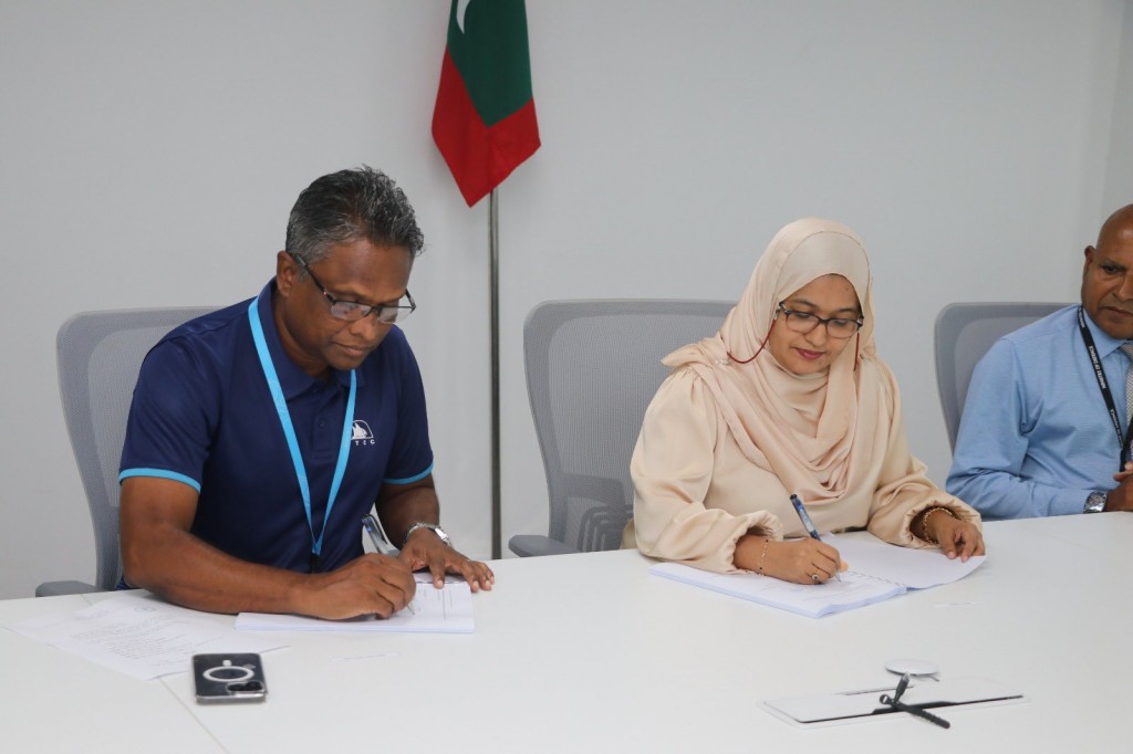 Kahdhoo airport international kuran ethanuge bin hikkaa go'ndudhoh himaayaikuran MTCC ah