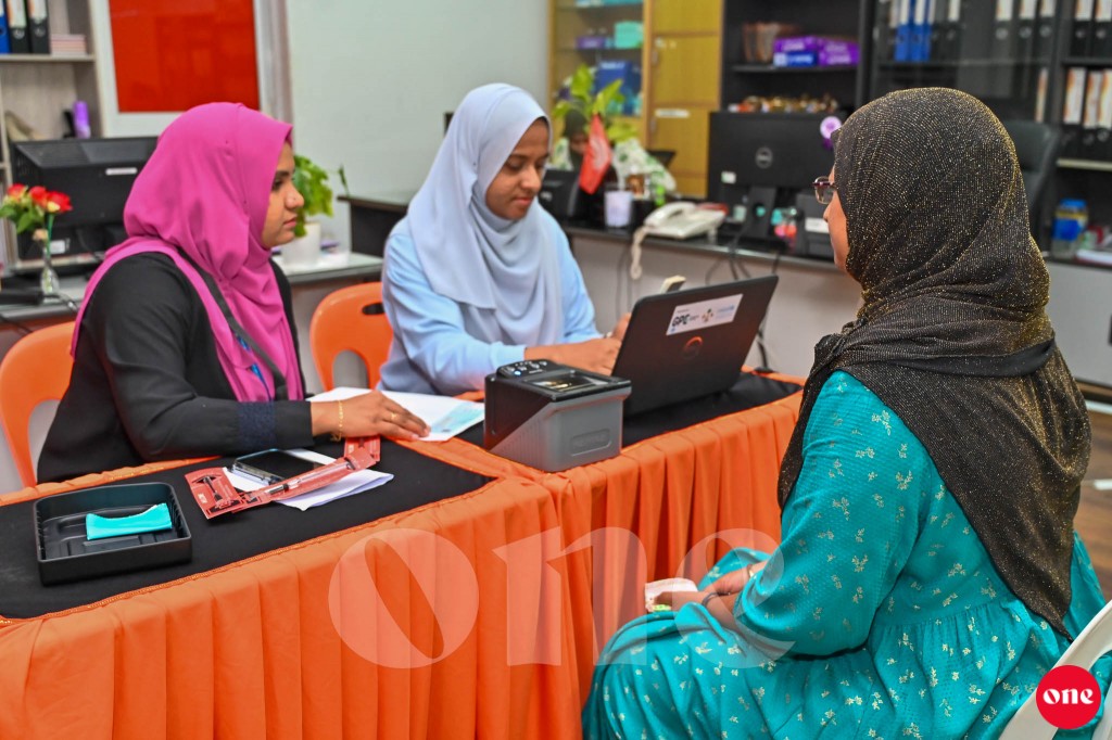 Bidheysee teachers innaai bodethi kunfuni thakuge bidheysee masakkaiytherin ge mauloomath ehkurumah bodu harakaatheh