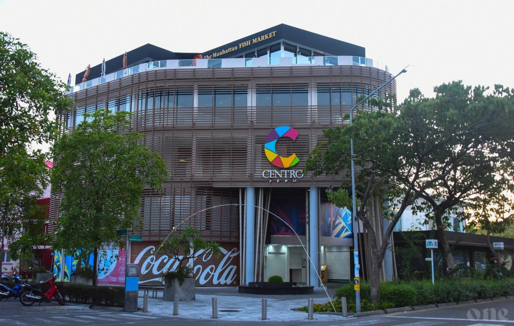 Hiyaa ehbasvunthakugai  soi kurumuge kankan dhen kuriah dhaane Centro Mall gai