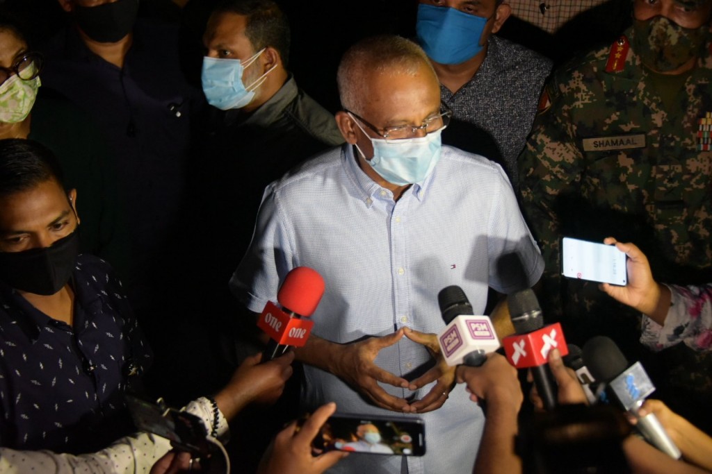 Ganoonaa hilaafah evvaa meehunnah fuluhun fiyavalhu alhaane: Raees
