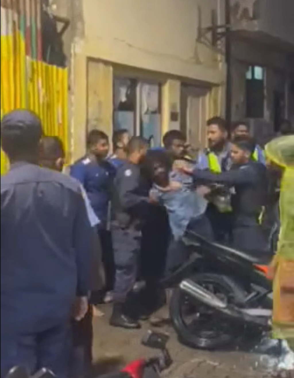 Bayaku hayyaru kurumuge thereygai fuluhun aniyaa kuri kamah thuhumathu kurevey massala eh balanee