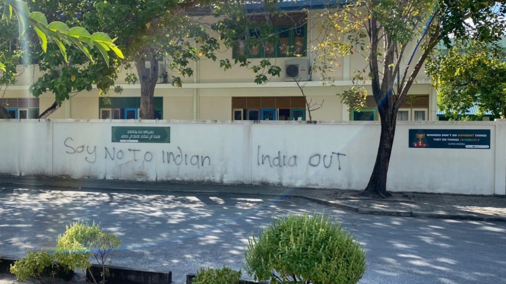 School gai ''India out'' jehumakee fin'di amaleh kamah bune, Funadhoo Council ge thumathu sarukaarah