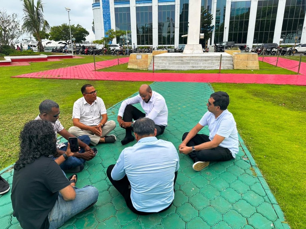 Jumhooree maidhaanah ehvumun idhikolhu 4 membaraku hayyaru kohfi