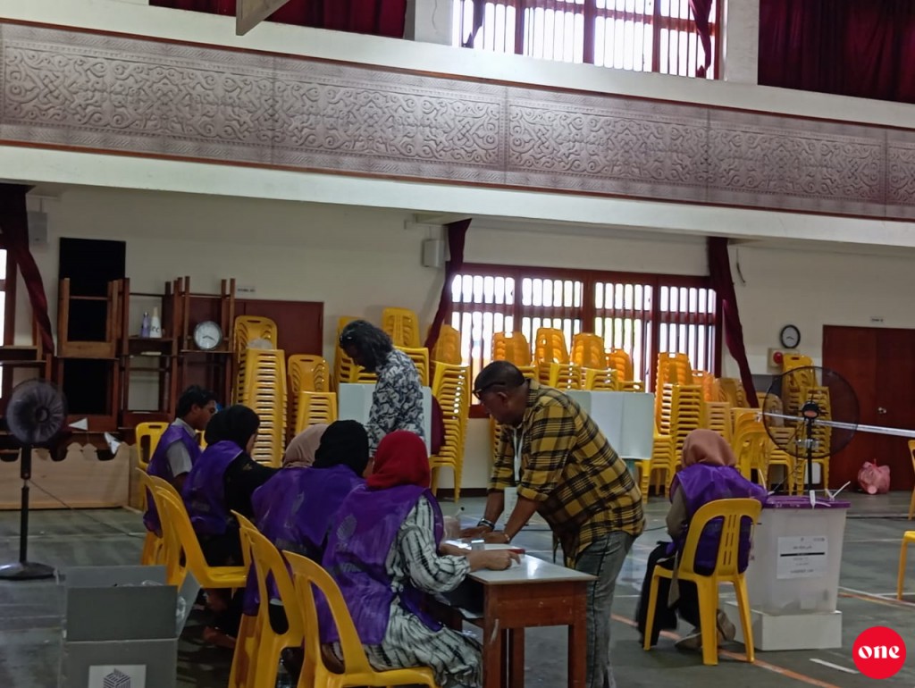 Riyaasee inthihaabuge dhevana buruge votelun fashaifi
