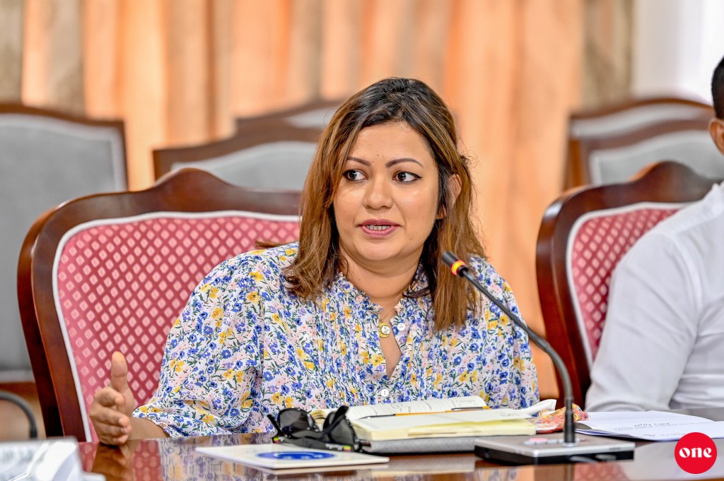 One Photo: LGA aai EC, minivan muahsasaathakaa behey committee ah
