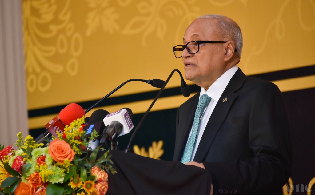 Dheenuge hukumthah olhun filuvaidhinumugai samaaluvaan Maumoon ilthimaas kurahvaifi