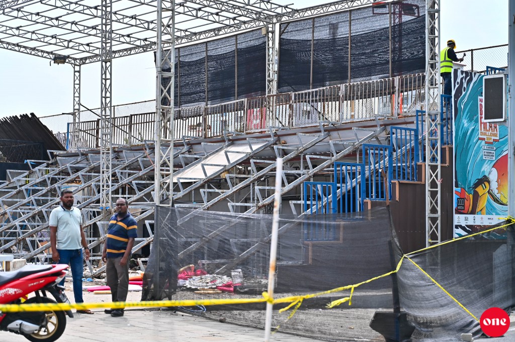 One photo: Surfing stadium ge masakkathah bridge platform roolhaalun