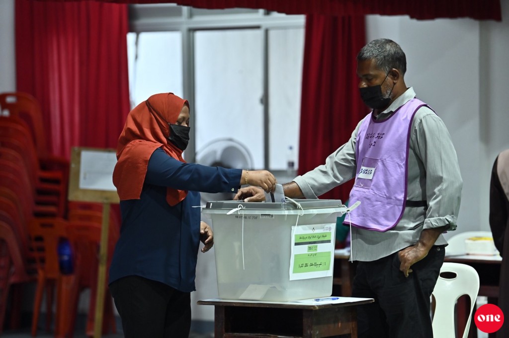 Evves massalaeh neiy, omaan kamaaeku vote lun kuriyah ebadhey: Habeeb