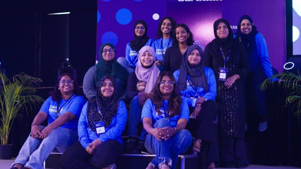 Fanniyyaathugai anhenunge dhauru fulhaakurumah beyvvi harakaathun 1 vana hoadhi team ah 100,000 rufiyaa ge inaameh