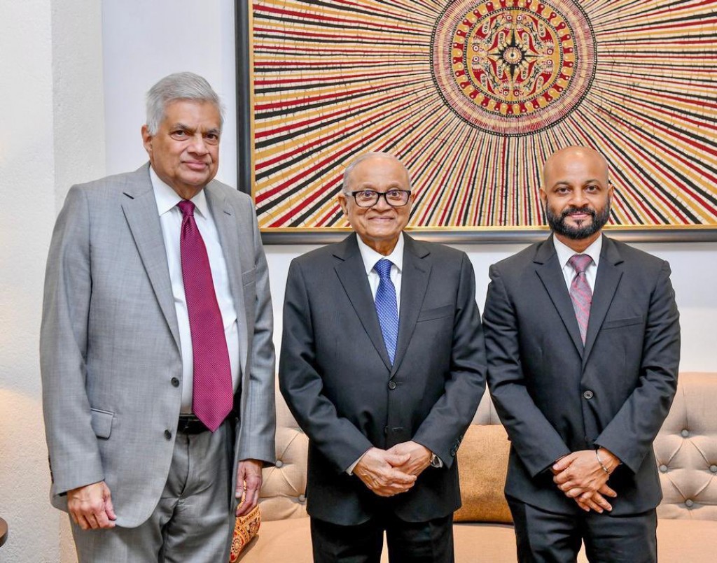 Maumoon meets with Wickremesinghe
