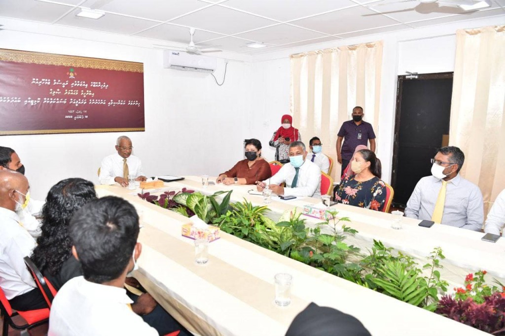 Hinnavarugai bank ge branch eh gaaimukohdhee, zamaanee fenvarah school tharaggee kohdheyn council inn edhijje