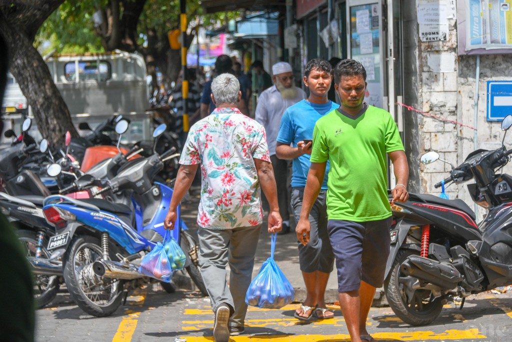 Aharuge emme hoonu gadha eh dhuvas, Male' ah  miadhu 43 Degree ah hoonu ihusaasvi!