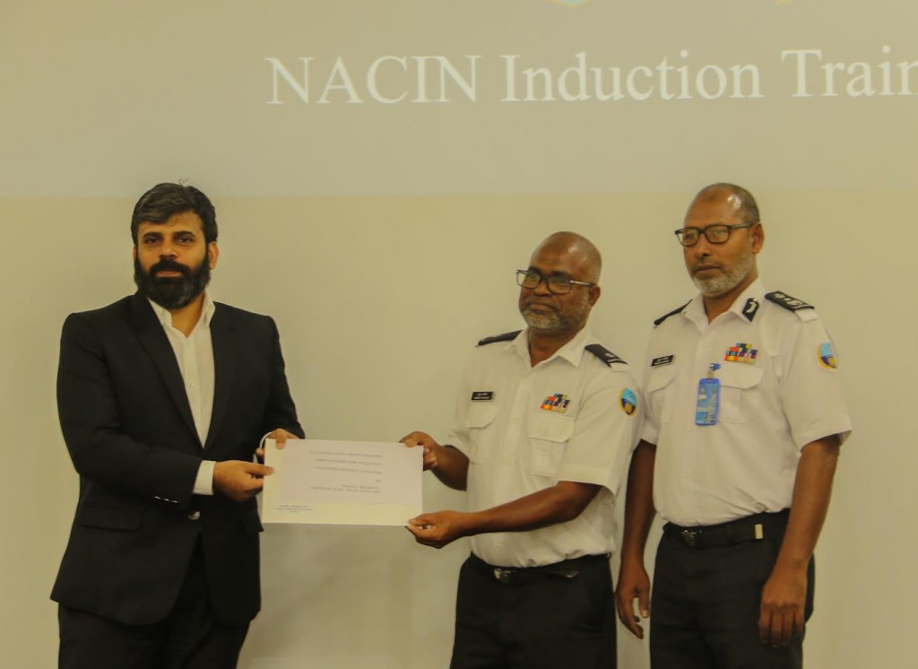 India ge eheegai Custom officerun thamreenu kuranee
