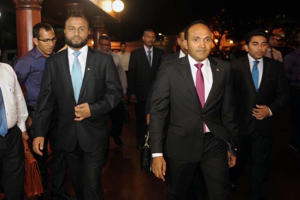 Yaameen minivan vaane kamah kaireegaithibi meehun gaboolu nukurikamah vidhaalhuvumun Dr. Shaheem hoonu rahddheh Dr. Jameelah
