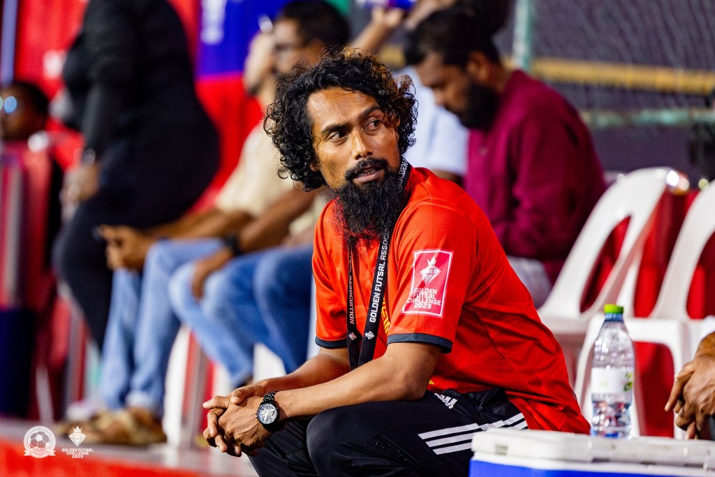 ''Golden ge fenvaru dhanee mathivamun, thayyaaree thakuge sirrakee ithubaaru''