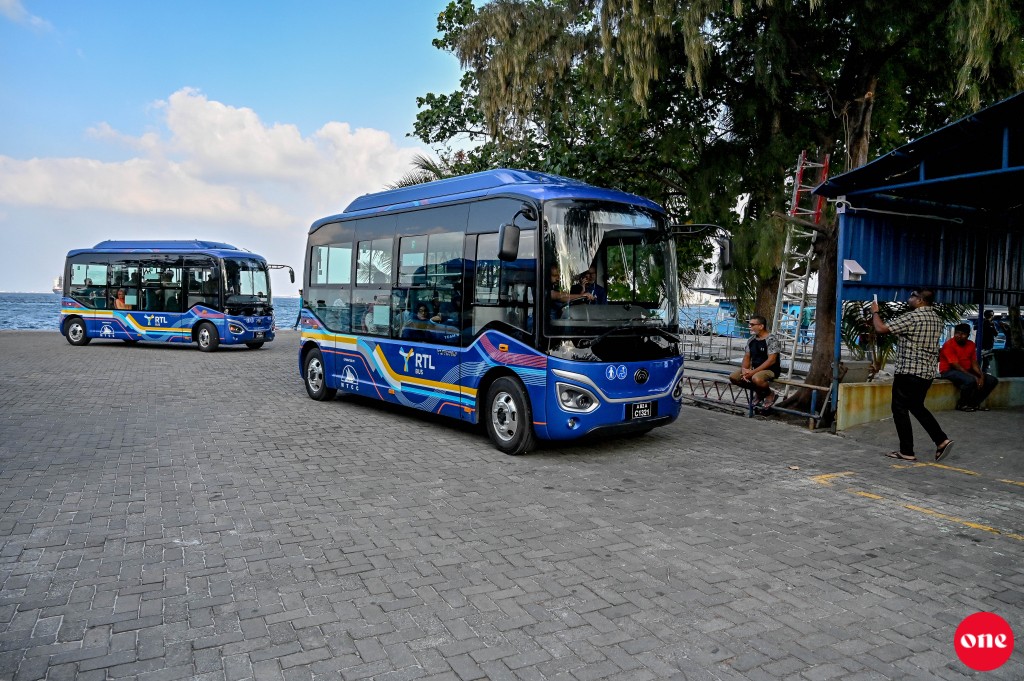 Villimale' ah bahuge hidhumaiy dheyn fashaifi, beynun kuraanee thimaavehtaa rahtehi EV bus