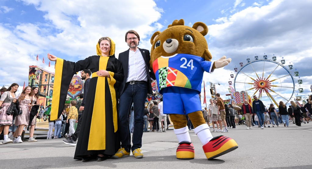 Albart: Mi mascot akee zaathakah farumaakoffaivaa saaridhoalheh!