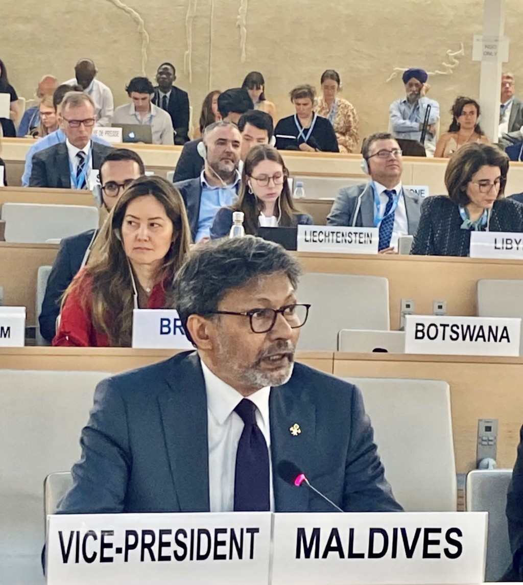 Quran ge mushafu endhun Raajjein kuhveri kohfi