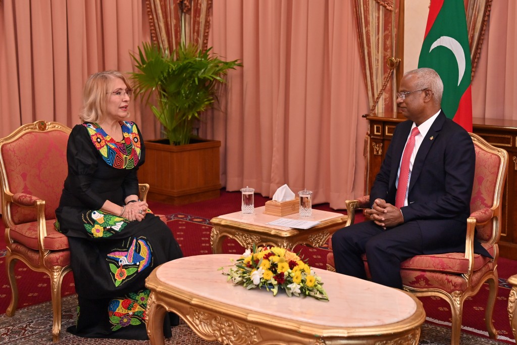 Panama in Raajje ah kanda elhi furathama safeeru, Raees ah faiykolhu aruvaifi