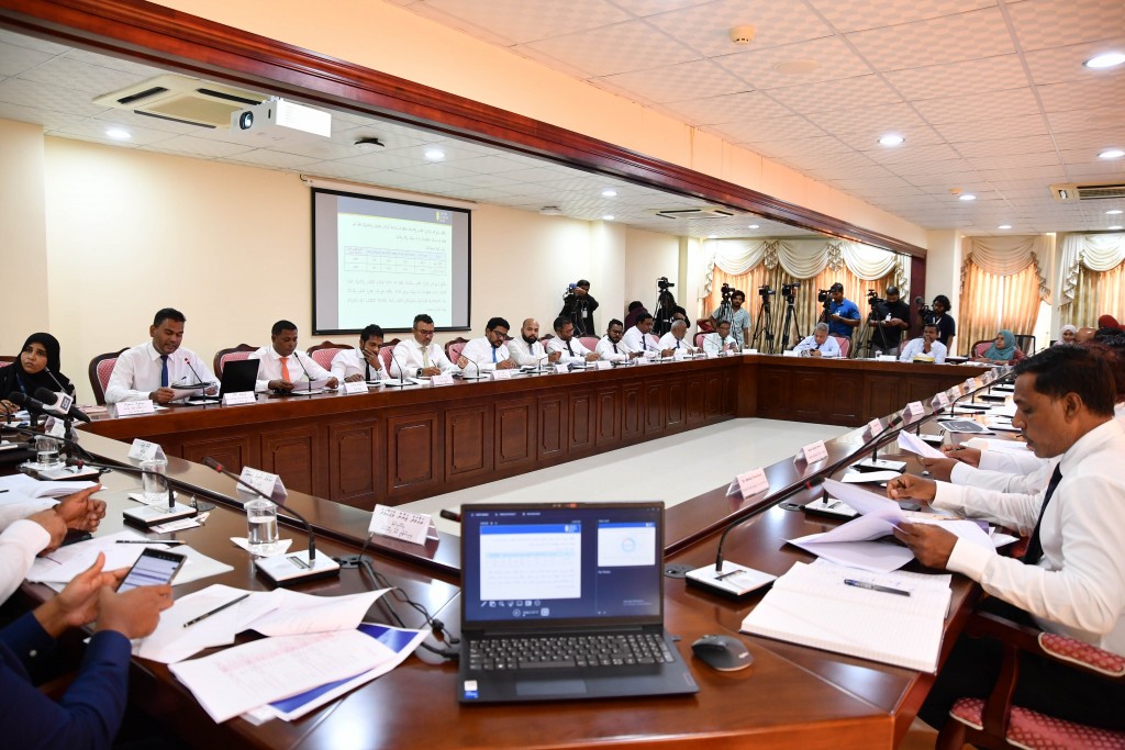 Sarukaarun hushahelhi gothah 5.1 billion rufiyaage supplementary budget committee inn faaskoffi