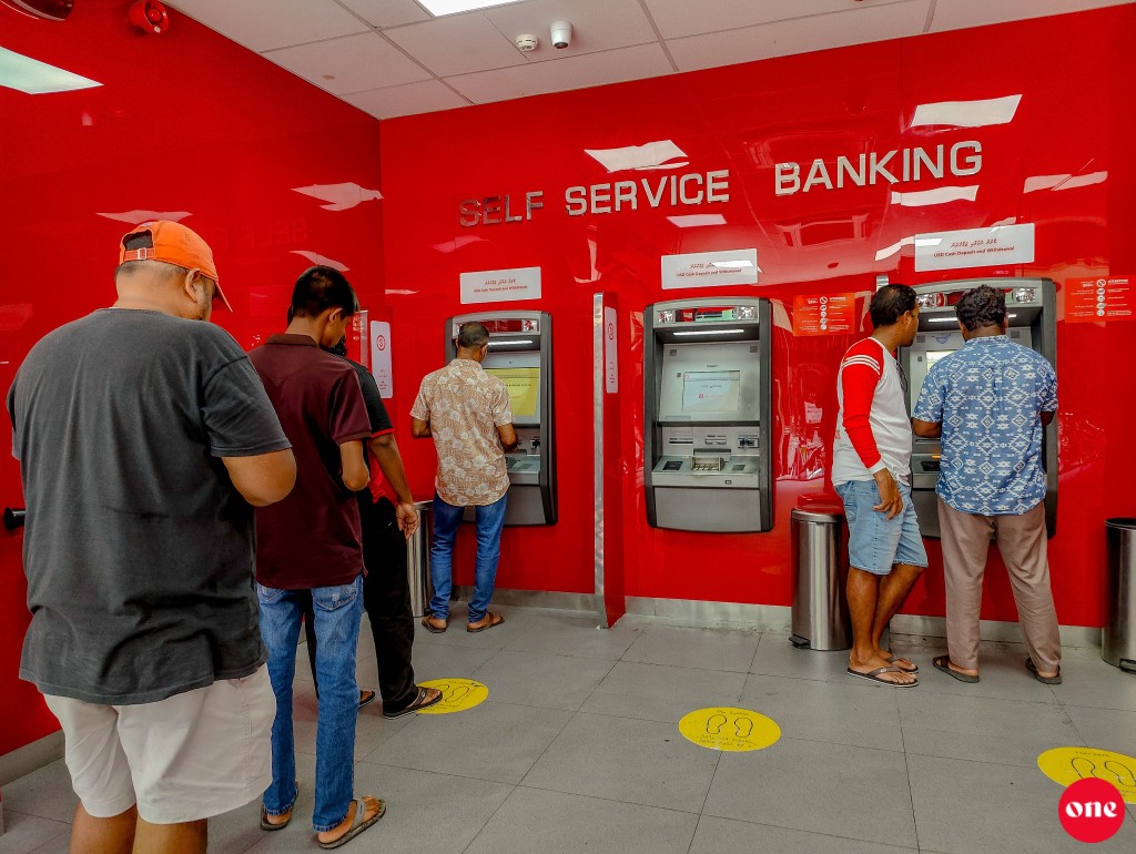 Raajjein beyrah nudhaa meehunge card thakun dollaru nagaakan faahagavey