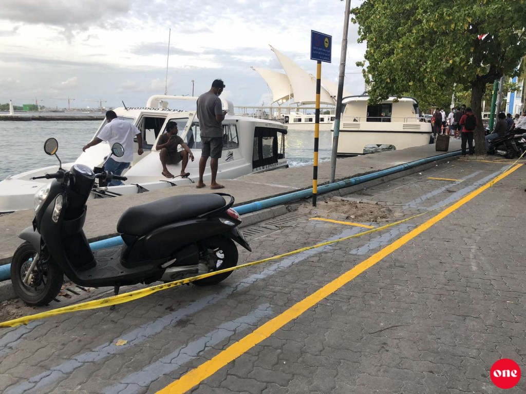 Eh number jetty sarahahdhugai taxi stop eh hadhanee