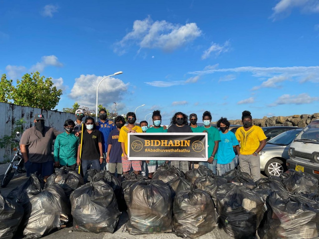 Kuni alhaa bayakah visnen dhen Bidhabin mithibee saafu kuran!