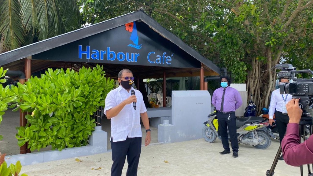 Addu sarahaddhaai bodu thiladhunmahchah 12,000 tourist endhu annan jehey: Minister