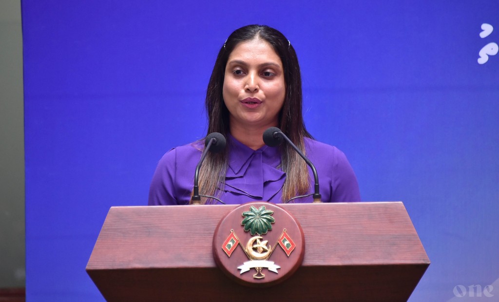 Izzhdheen school ge 4 teacherun badhalu kurumaa jinsee goanaage mahssala aa gulhumeh neiy: Education