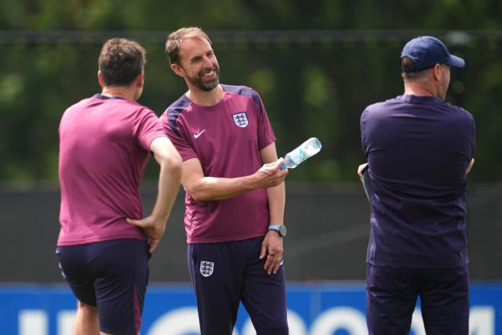 ''England, thi heekuraahaa bayyeh noon''