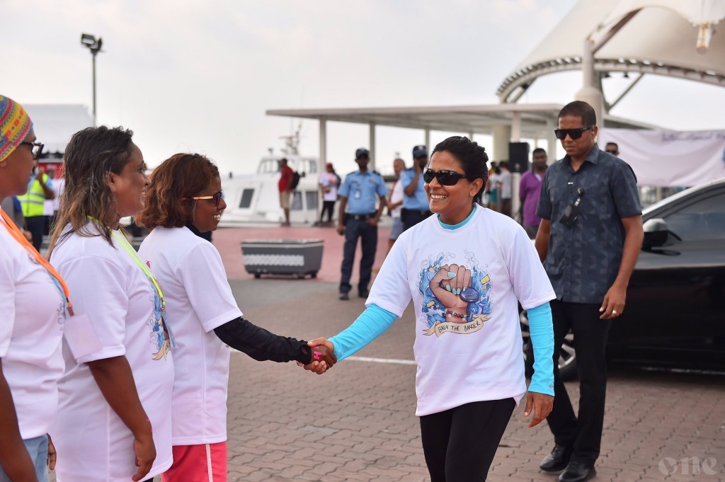 First Lady Fazna participates in “Break the Barrier” Swim