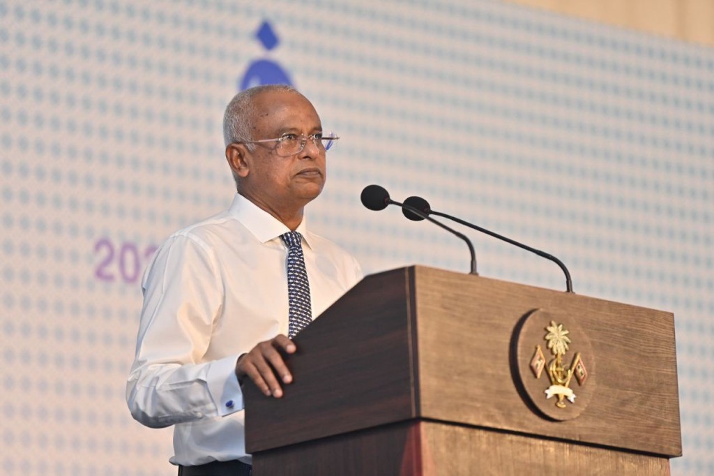 Anna aharu Huvadhoo atholhah haasa mas kiraa boat eh gennaanan: Raees