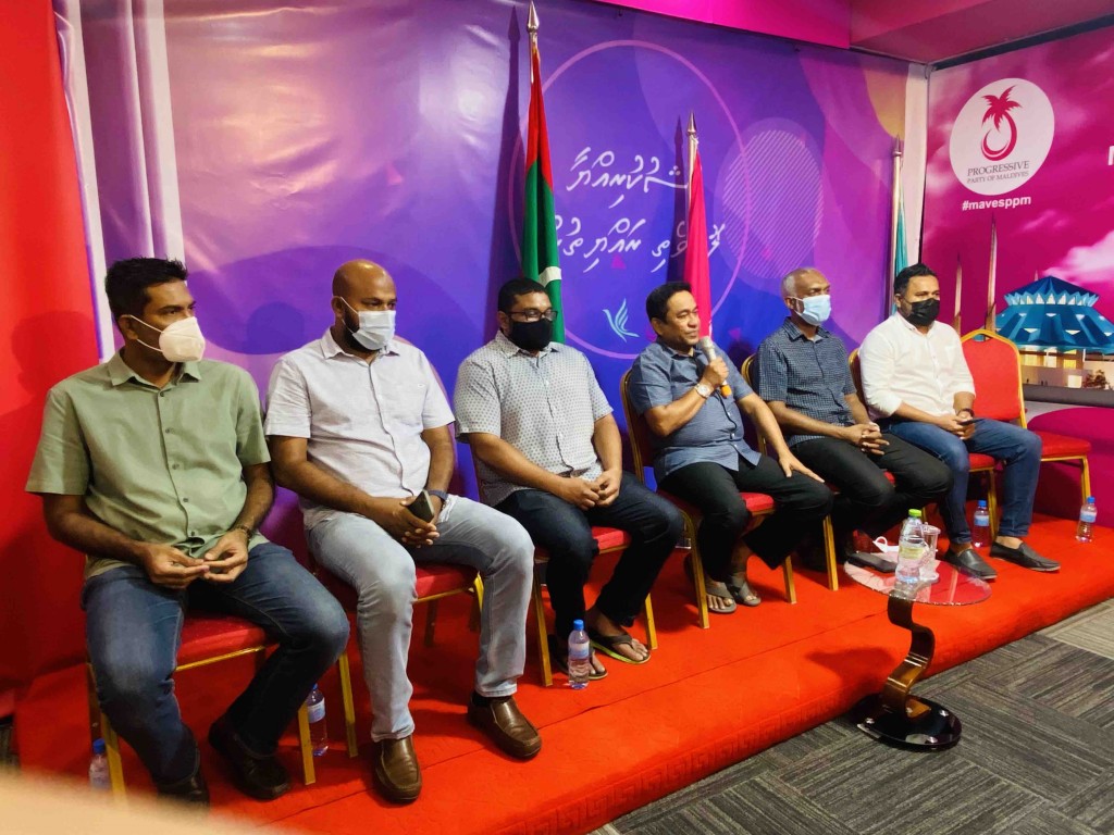 India sifainnaa dhekolhu harakaaiy atholhu thakugai fulhaa kurumah Yameen govaalavvaifi