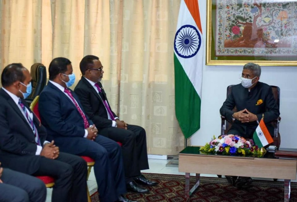 Raajjeyge Democratic nizaamu harudhanaakoh, dhaahilee hamajehun gaaimu kurumah idhikolhun India ge eheetherikamah edhijje