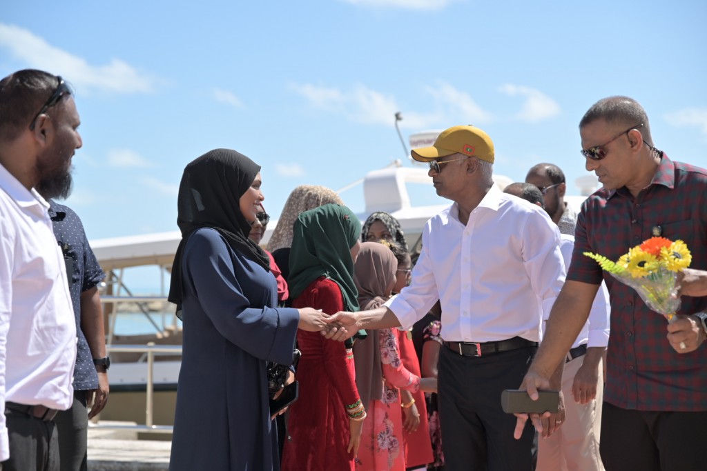 Naalaafushi othee Ree'ndhoo dhidhathakaai benaathakun furaalaifai, Raees ah furihama maruhabaa eh!