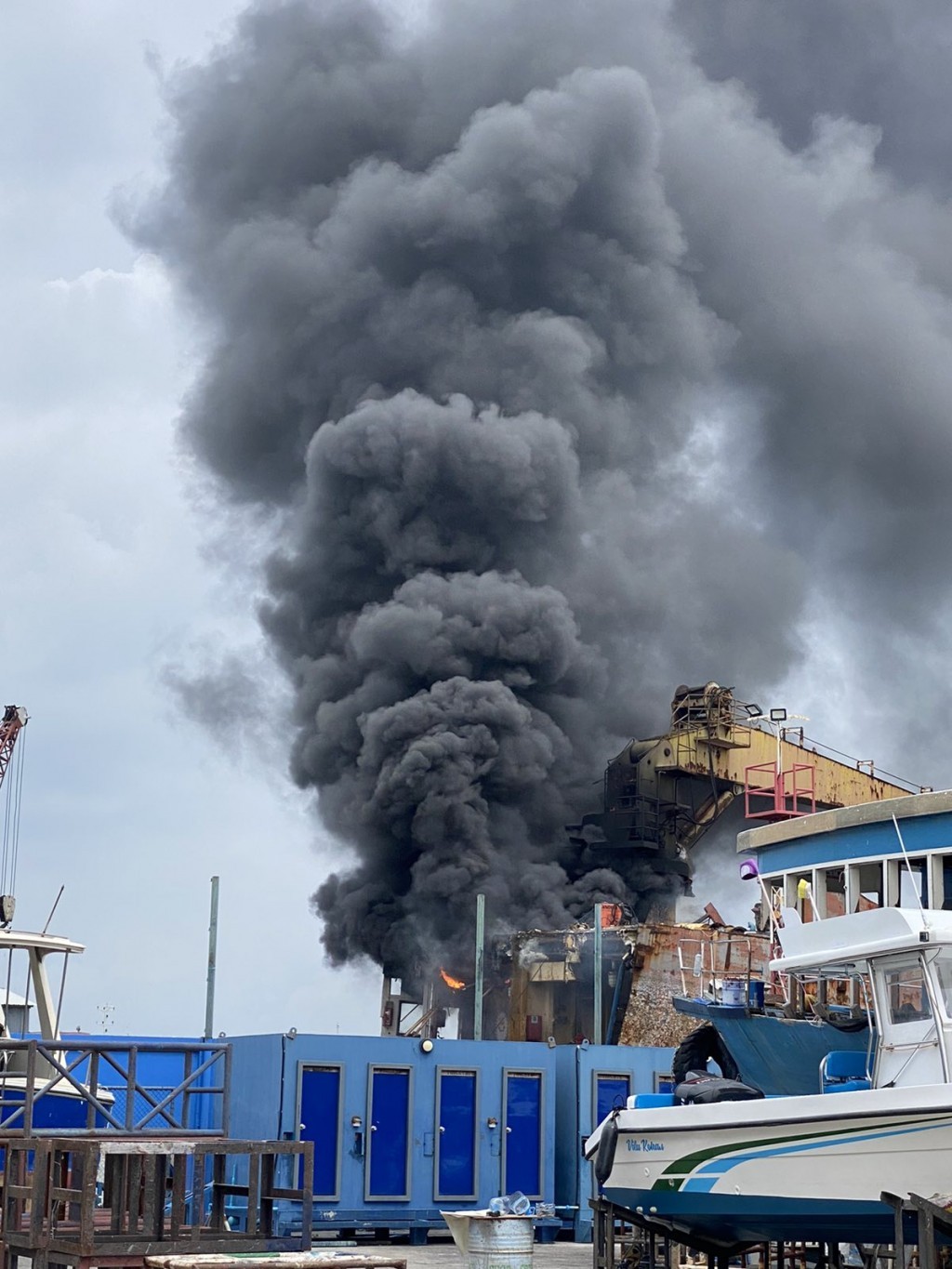 Authorities mobilized to fire at Thilafushi