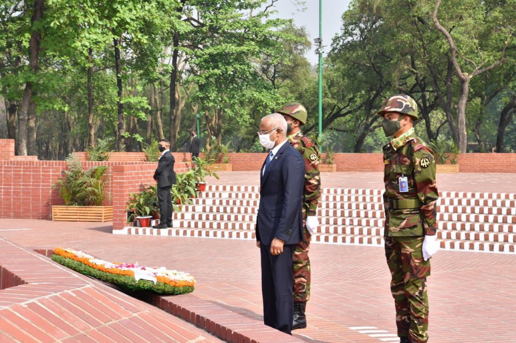 Raees Solih Dhaka ge National Martyrs Memorial adhi Bangabandhu memorial museum ah ziyaaraiy kuravvaifi