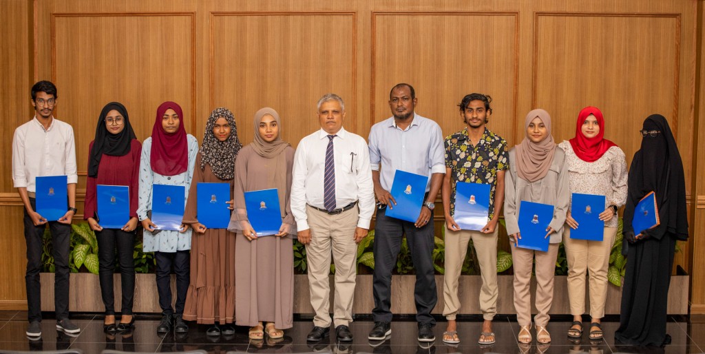MNU in 12 dharivarakah Scholarship dheefi