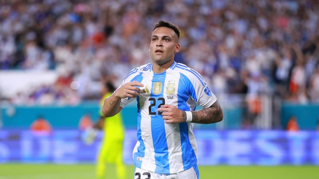 Messi aniyaagai, Martinez ge goal thakun Argentina ah furihama record eh