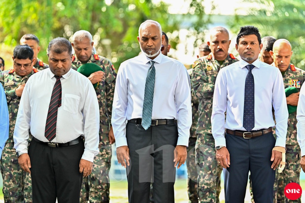 ވަން ފޮޓޯ: ސުނާމީގައި މަރުވި މީހުންގެ ހަނދާނުގައި ބޭއްވި ސުކޫތު