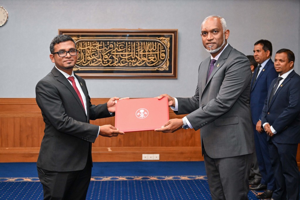 Blackmarket viyafaari huttuvumah, bank inn dollar maarukuran majubooruvaa gothah gavaaidhu badhalu kuraanan: Raees