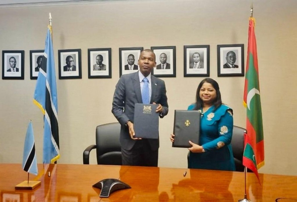 Raajje aai Botswana aa dhemedhu siyaasee gulhun gaaimu kohffi