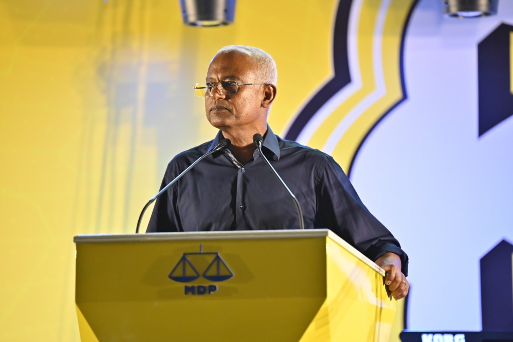 Idhikolhun verikamah ais goathithah athunulaanamey bunaa bahah ithubaareh nukureveyne: Raees